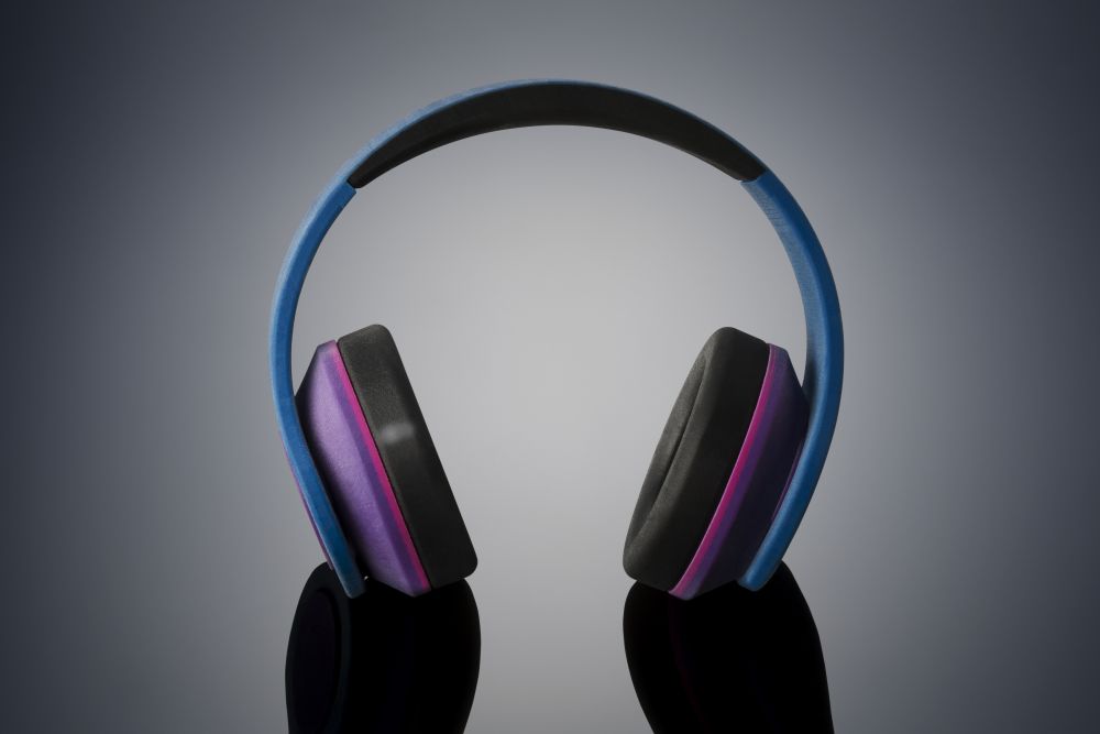 color_cm_and_rubber_headphones